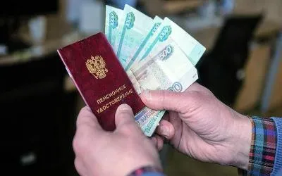 Пенсии будут повышать два раза в год
